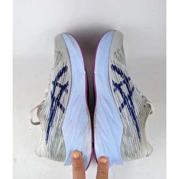 ASICS Novablast 3 Women's Size 10.5  White/Blue Running Shoes Sneakers 1012B288 - Picture 6 of 7